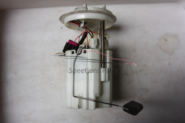 Corsa D Brandstof pomp 13327783-93189593-13327783